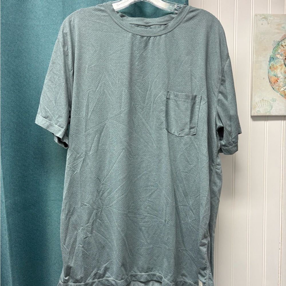 Vuori Short Sleeve Performance T-Shirt in Grayish/Blueish/Greenish Size XL